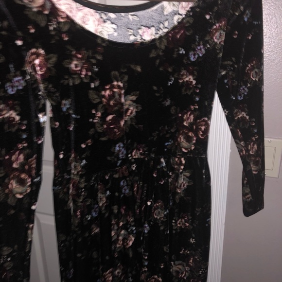 Floral  velvet like dress - Picture 3 of 4